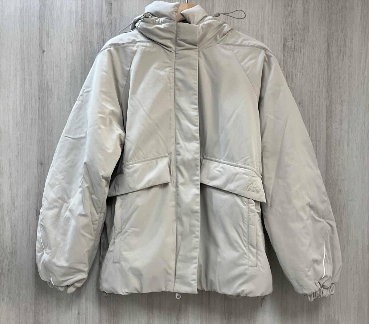 adidas オーバーサイズフィットパテッドジャケット レディース サイズL JG3385 Putty Grey