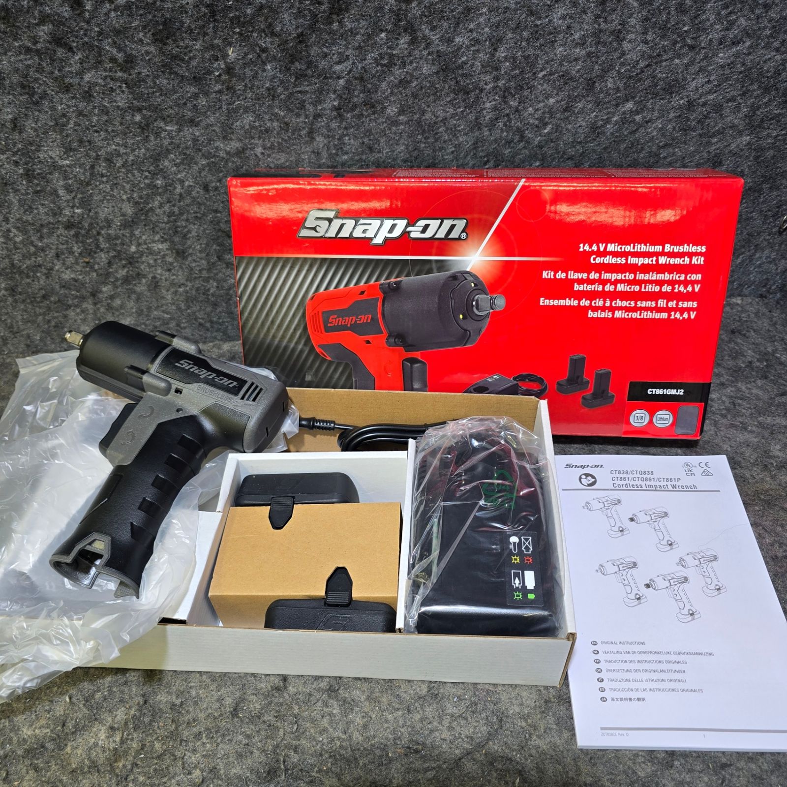♥品 スナップオン Snap-on 充電式インパクトレンチ CT861GMJ2 3|8sq 充電器＋バッテリ2個 元箱あり ガンメタ 桶川店