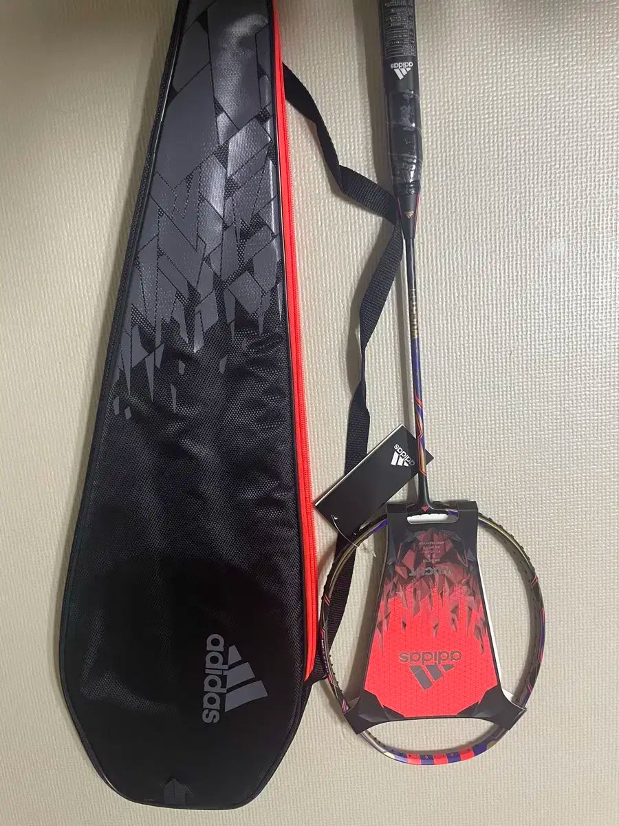 アディダス バドミントン ラケット