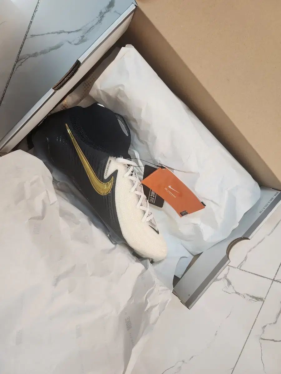 ナイキサッカーシューズ ファントム ルナ 2 エリート fg