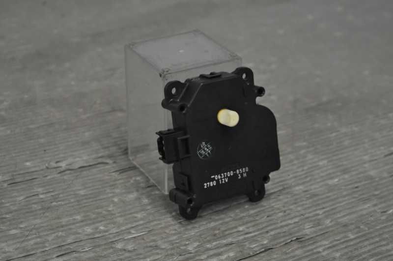 ＊そら様＊ エアコンサーボモーター A/C DENSO デンソー (AZR65 AZR60) 60