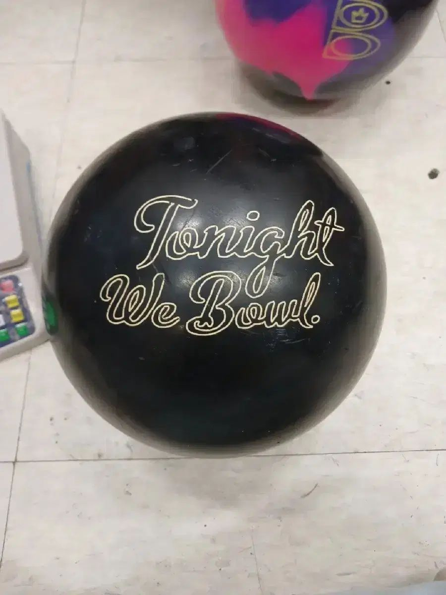 DV8スペアボール 普通では物足りない」「ありきたりなボールはもう必要ない」 DV8