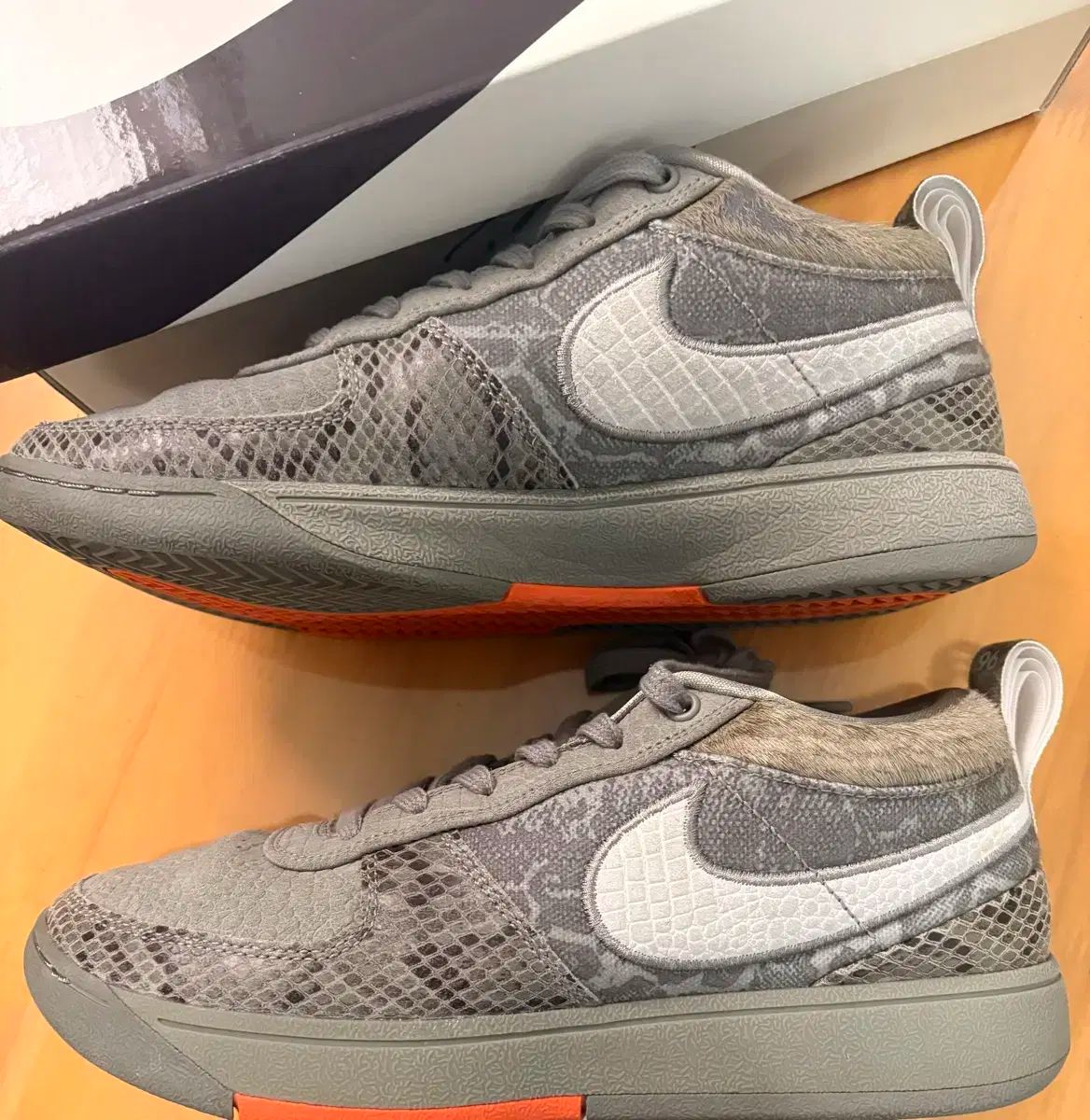 265 NIKE ナイキ book1 hike
