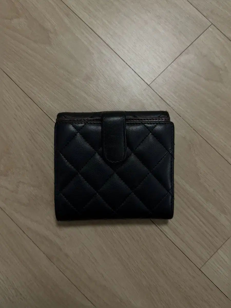 CHANEL ラムスキン　二つ折り財布　正規品 CHANEL シャネル 二つ折り財布 AP0231 Y01588 Y01864 Y01295