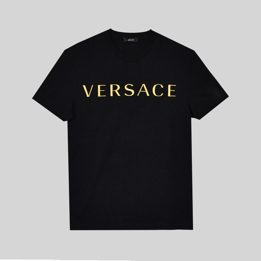 【VERSACE】刺繍メデューサTシャツ 関税送料込み！ Versaceのブラック メドゥーサ ミラノ 刺繍 Tシャツがセール中