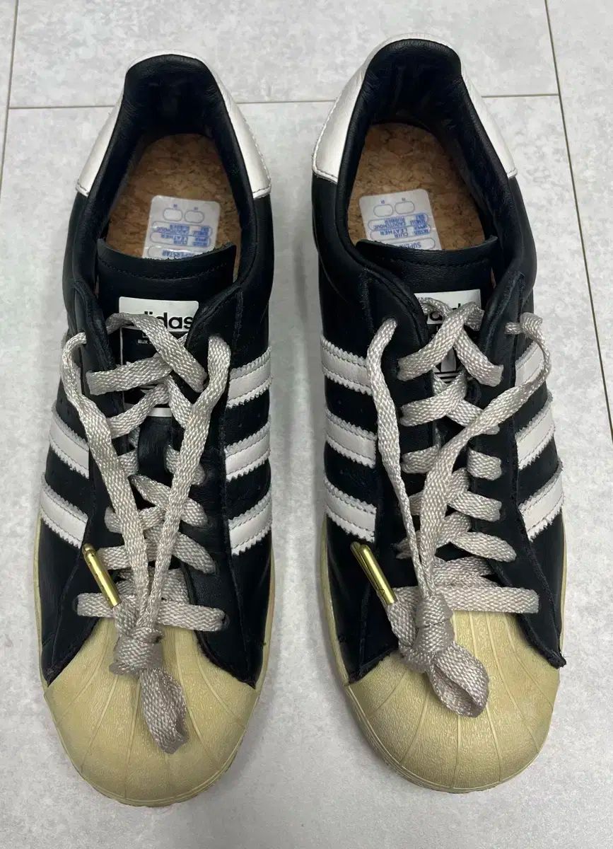 【雷市場（ポンジャン）商品韓国直送】 275 adidas(アディダス) スーパースター プレミアム 黒 白