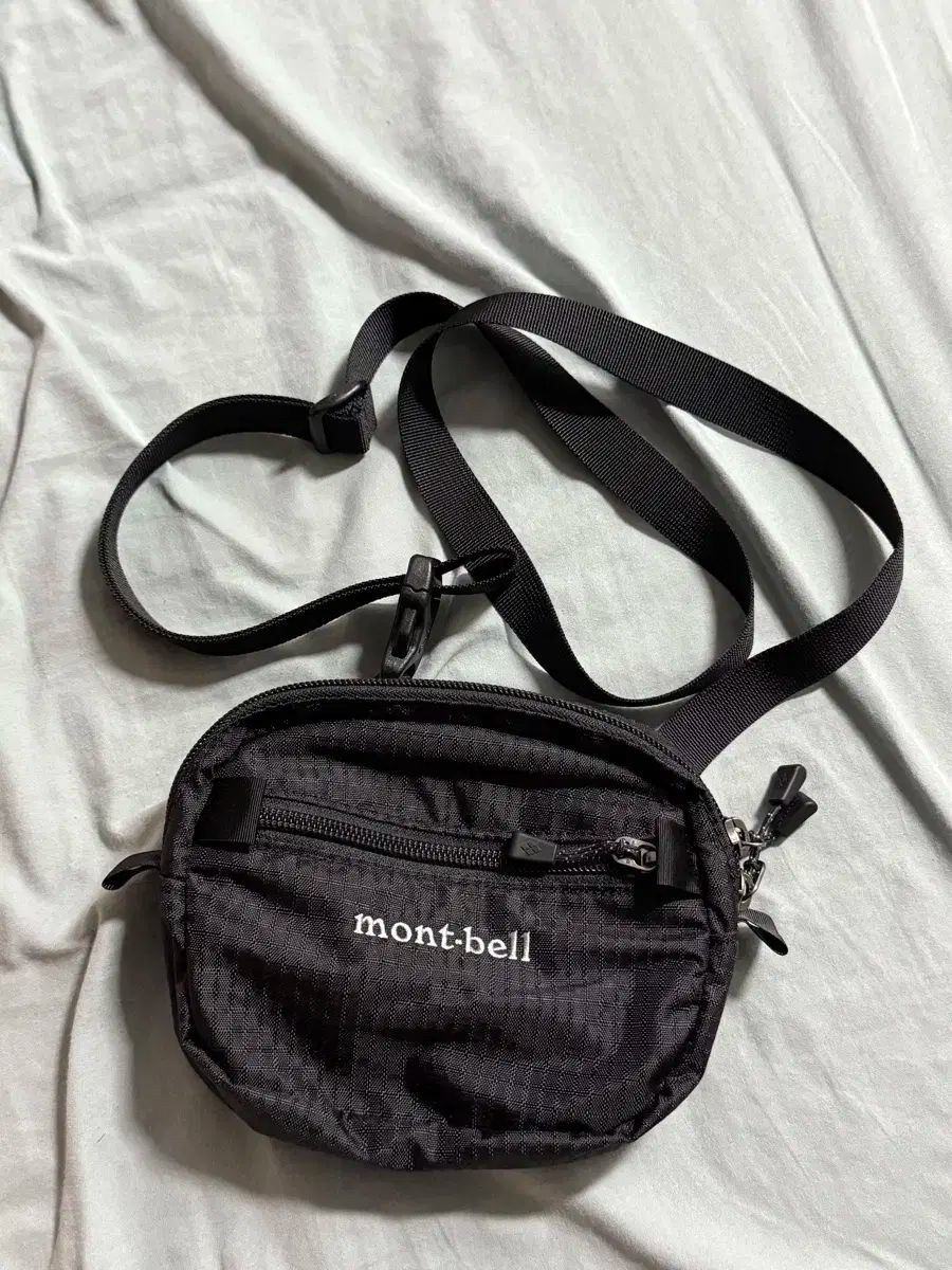 モンベル mont-bell クロスバッグ ヒップバッグ 黒