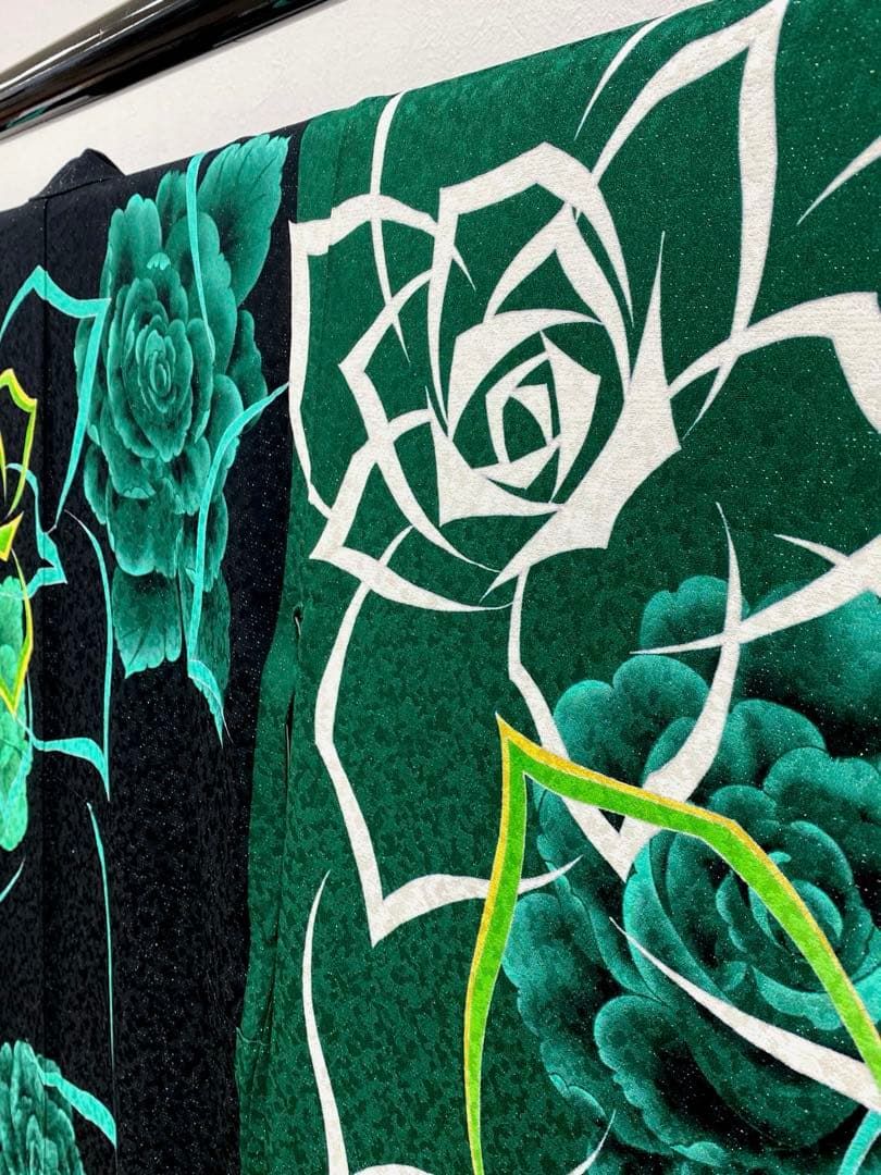 振袖 豪華 銀通し 紋意匠 大輪 薔薇 身丈173cm 撥水加工済 - メルカリ