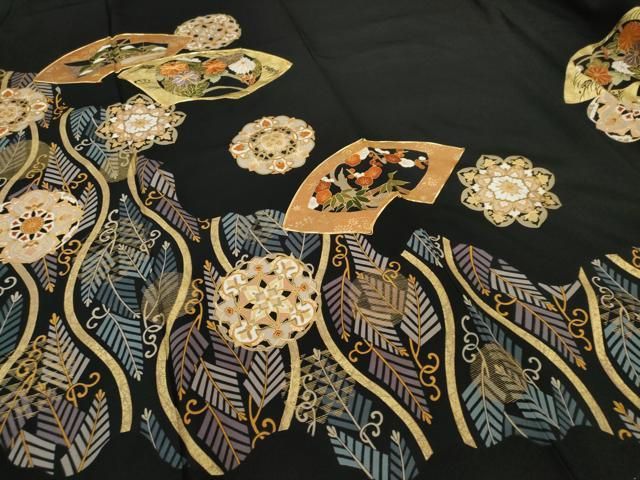 D575 黒留袖　華文　鳳凰　金駒刺繍　落款　正絹　着物　袷　極美品 D575 黒留袖 華文 鳳凰 金駒刺繍 落款 正絹 着物 袷 極美品