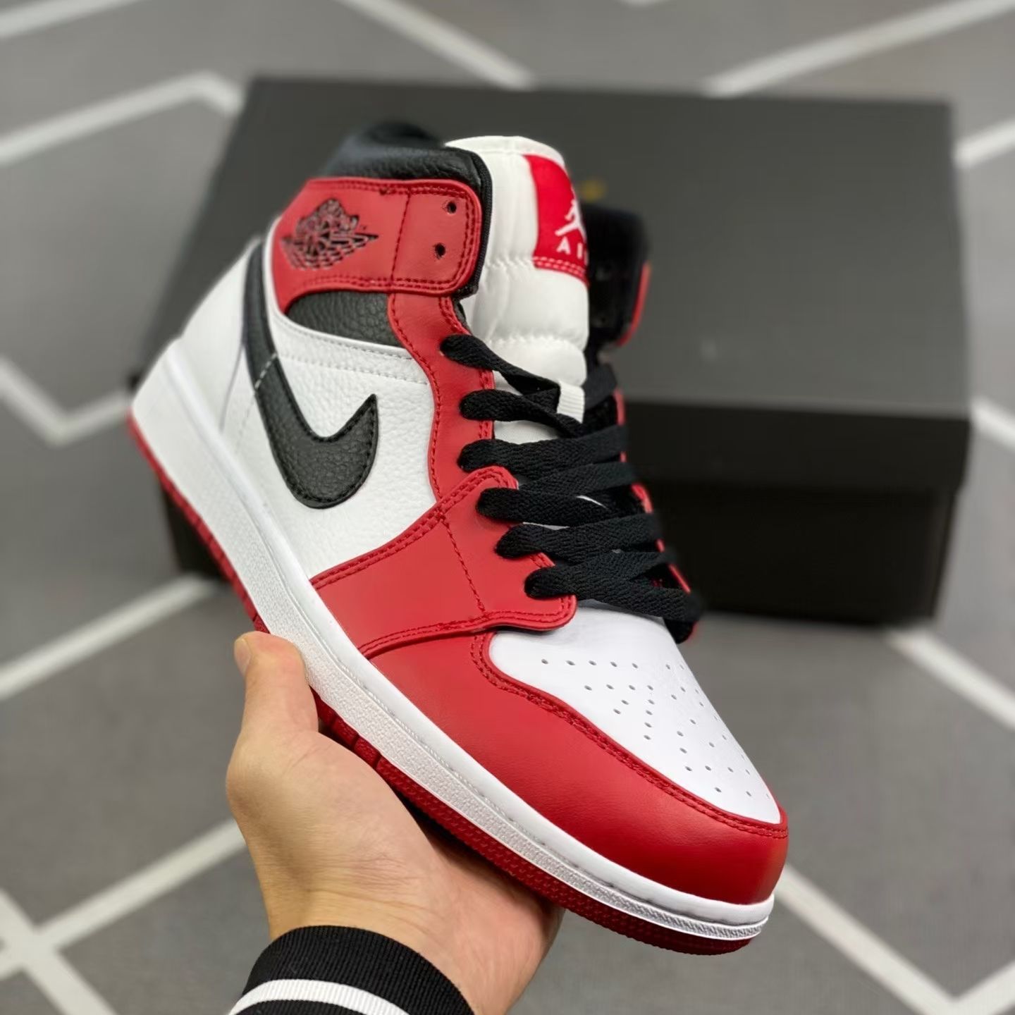 NIKE AIR JORDAN 1 すくっ MID ナイキ ジョーダン シカゴ 28