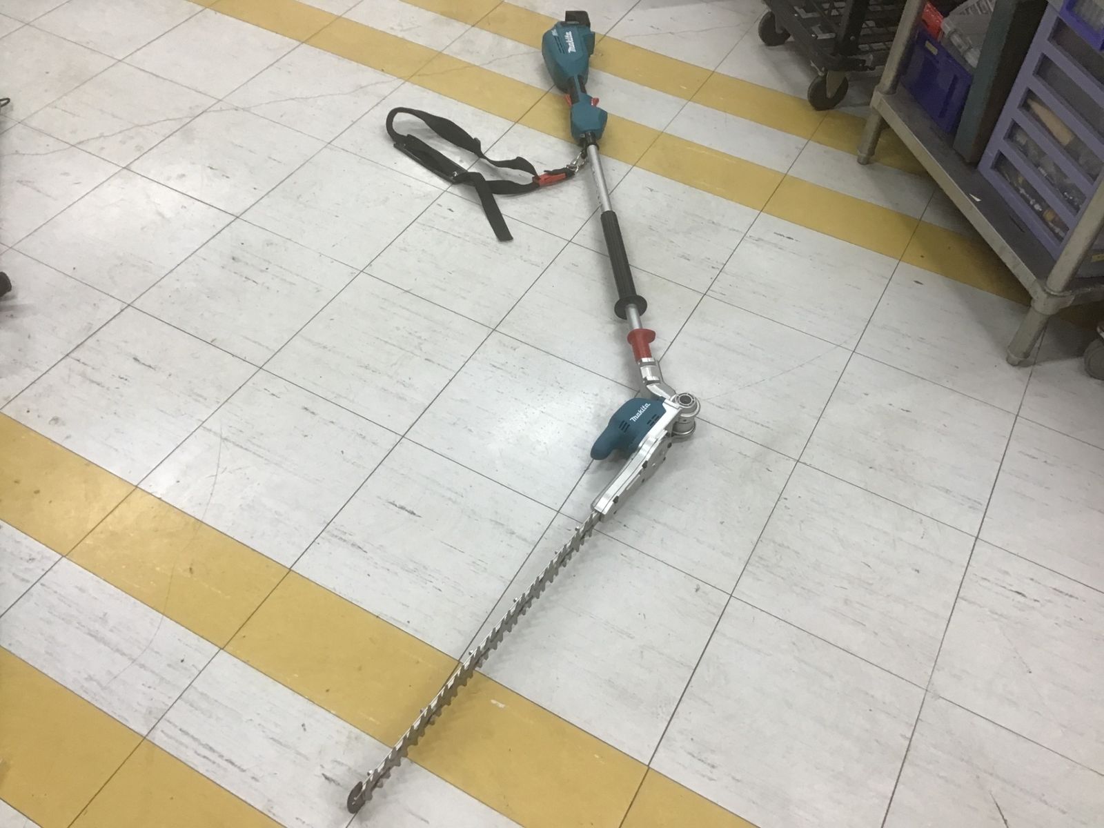 送料無料 動作品 □マキタ ポールヘッジトリマ 充電式18V 全長2m 刈込幅500mm バッテリ充電器別売 MUN500WDZ□アクトツール富山店□L