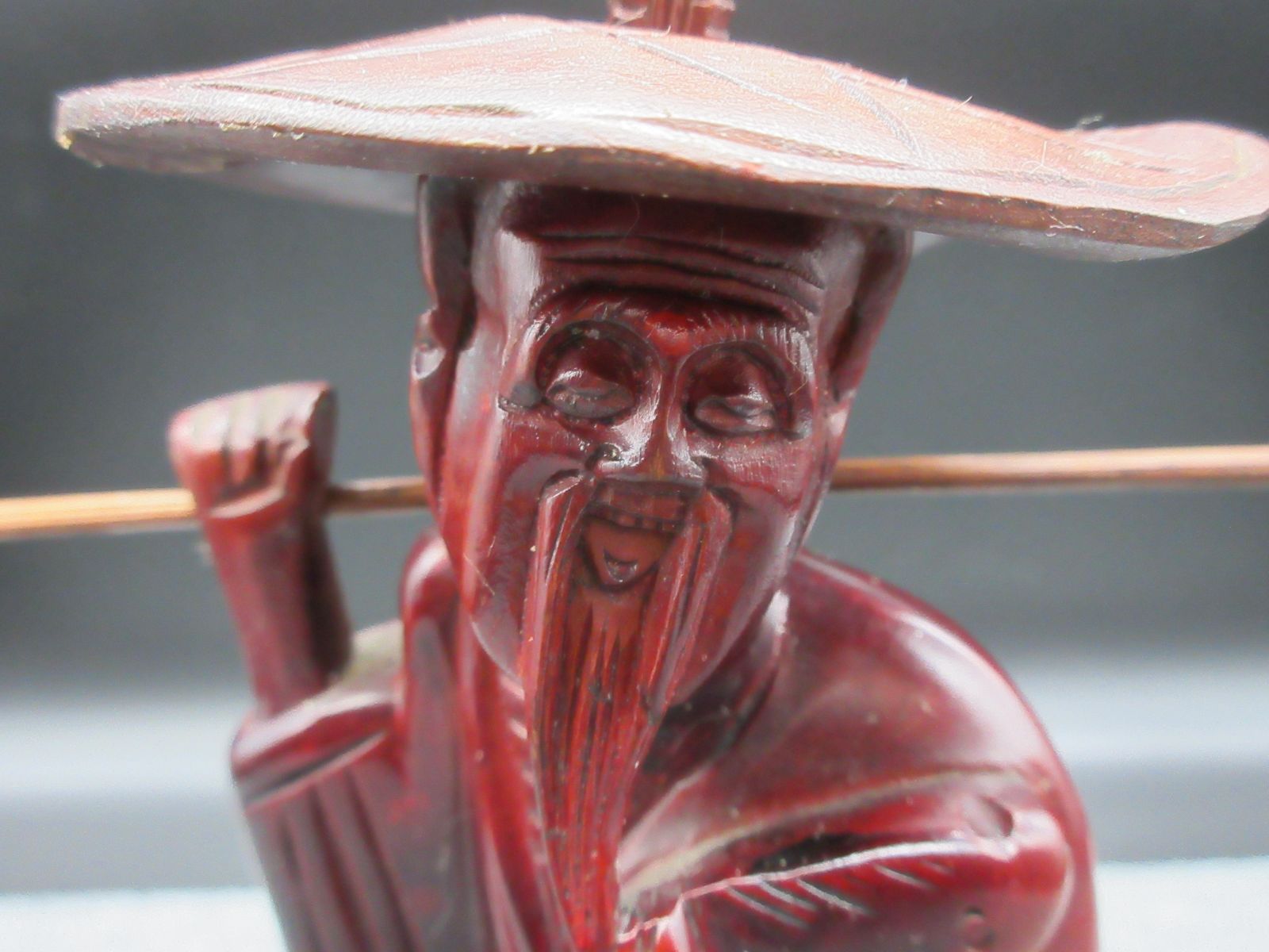 木彫り 天秤棒を担ぐ老人 東南アジア 民芸品 置物 (小) type-B