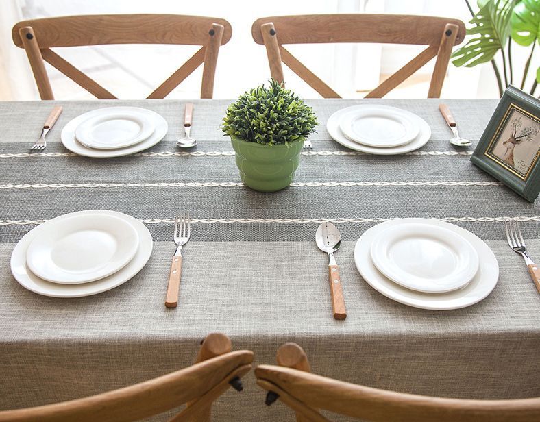 テーブルクロス テーブルランナー風の2色使い 3本の刺繍ライン入り フリンジ付き グレー系 (正方形 90×90cm)
