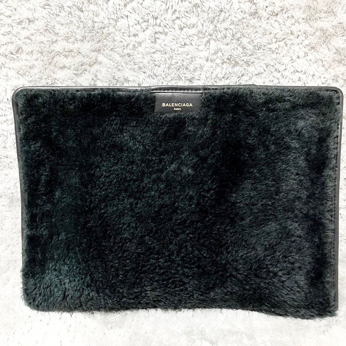 極美品】 バレンシアガ BALENCIAGA ムートン レザー クラッチ - メルカリ