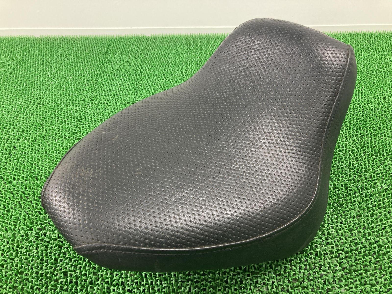 ドラッグスター400 フロントシート 4TR ヤマハ 純正 中古 バイク 部品 VH01J 破れ無し 希少品 品薄 車検 Genuine