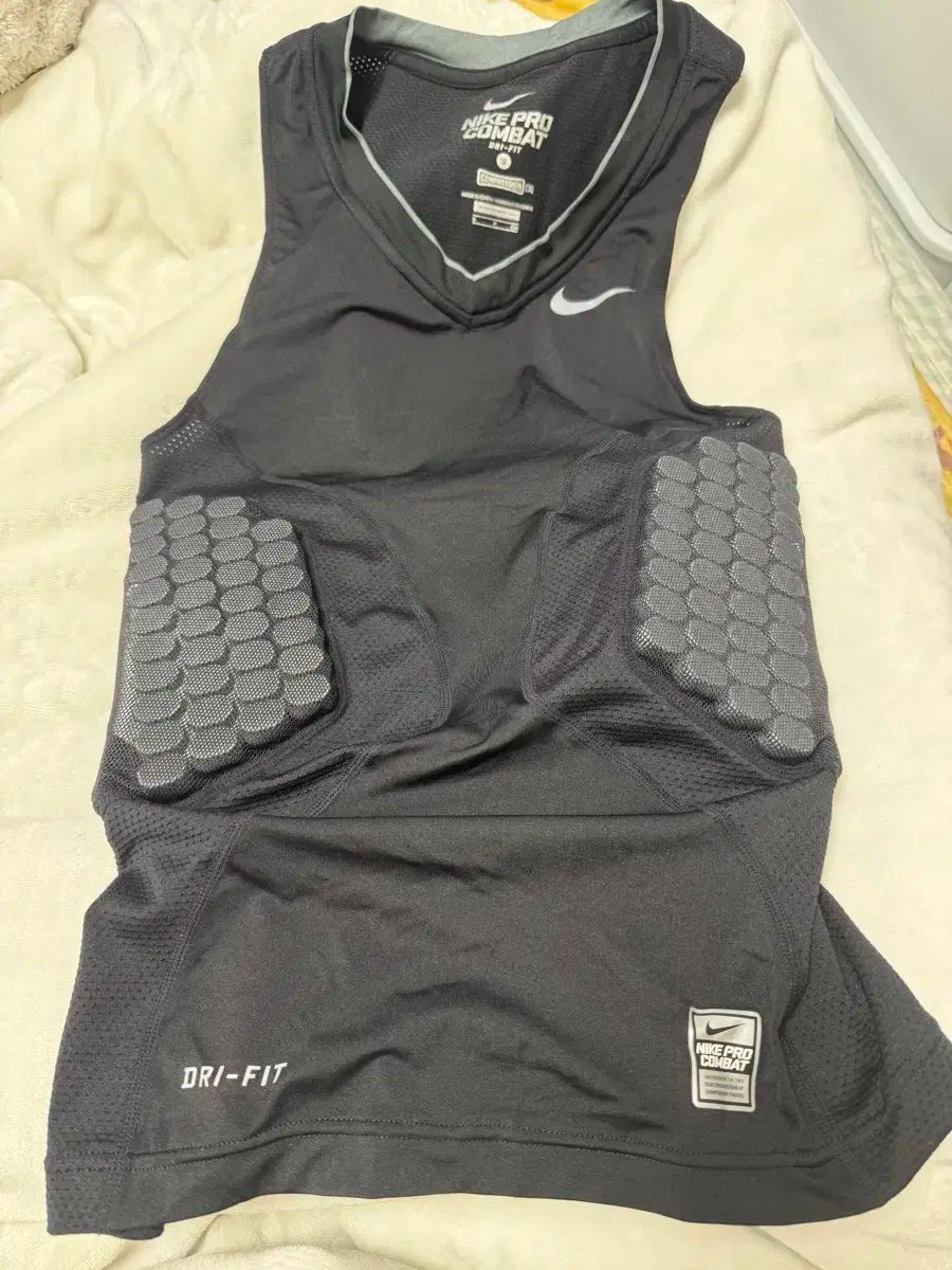 NIKE - NIKE PRO ナイキプロ   コンバット　リブパッドセットアップ NIKE PRO ナイキプロ コンバット リブパッドセットアップ - メルカリ