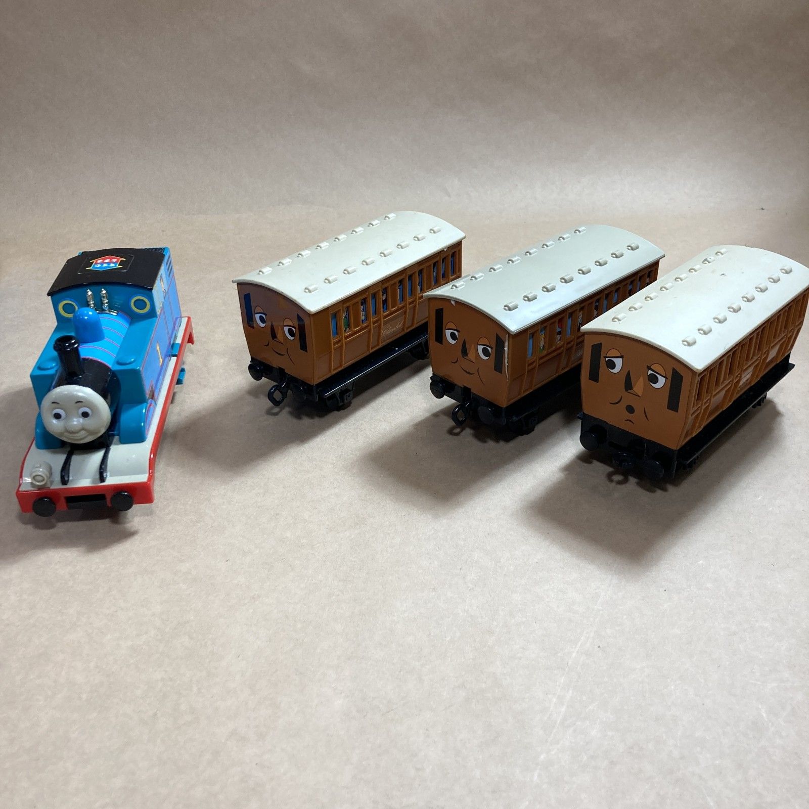 トーマス出品 Amazon | キッシーズ(Kishi's)【バルーン】 トーマスエンジン