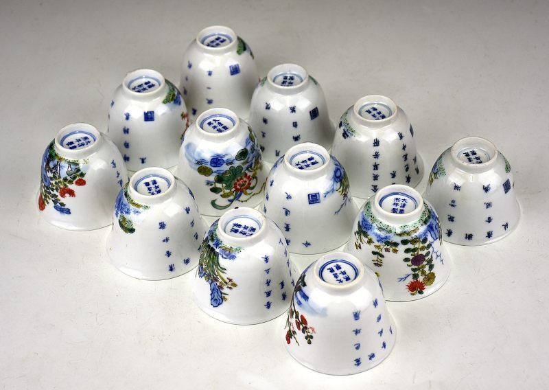 S*)様 中国古美術　煎茶碗　十二客　無傷　大清康熙年製 蔵A1249】中国古美術 粉彩煎茶碗 十二客 無傷 大清康熙年製 古箱