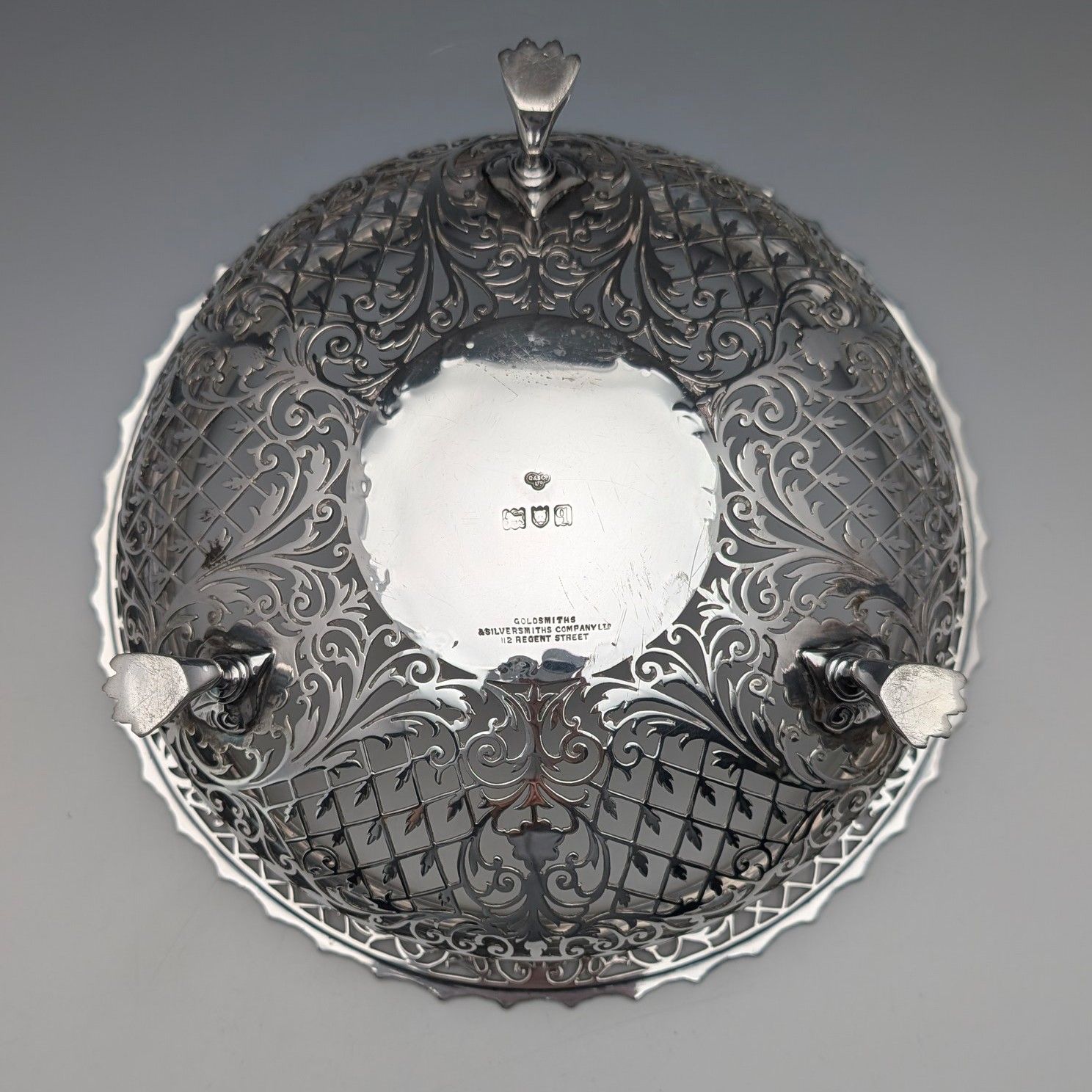1911年 英国アンティーク ピアス装飾 純銀製 脚付きフルーツボウル 436g Goldsmiths&amp;Silversmiths 1911年 英国アンティーク ピアス装飾 純銀製 脚付きフルーツ