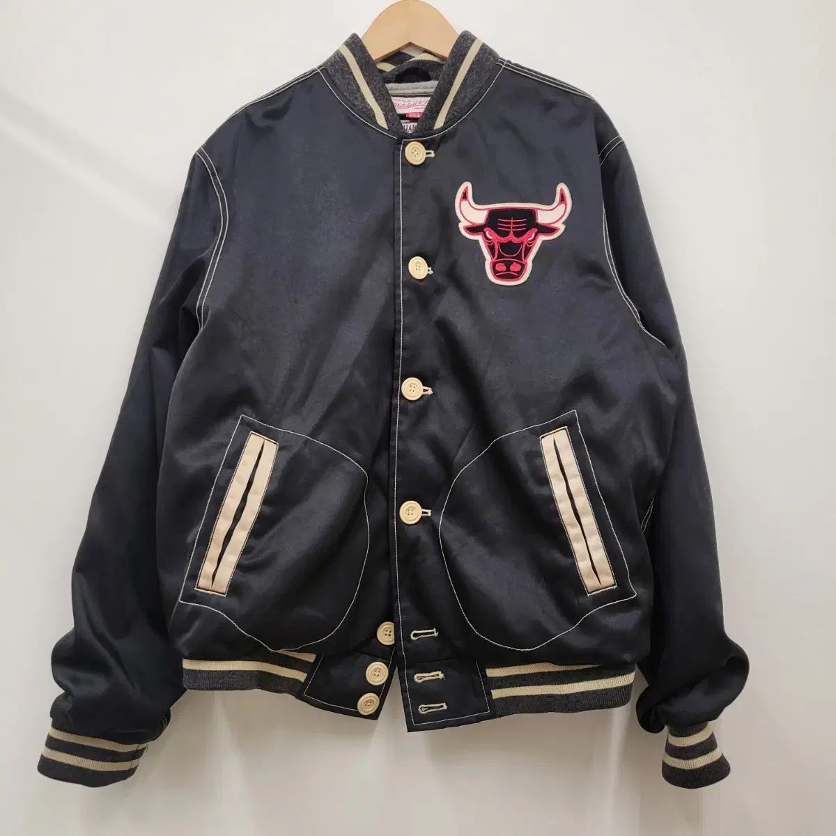 ミッチェルアンドネス シカゴ ブルズ スタジャン ジャケット