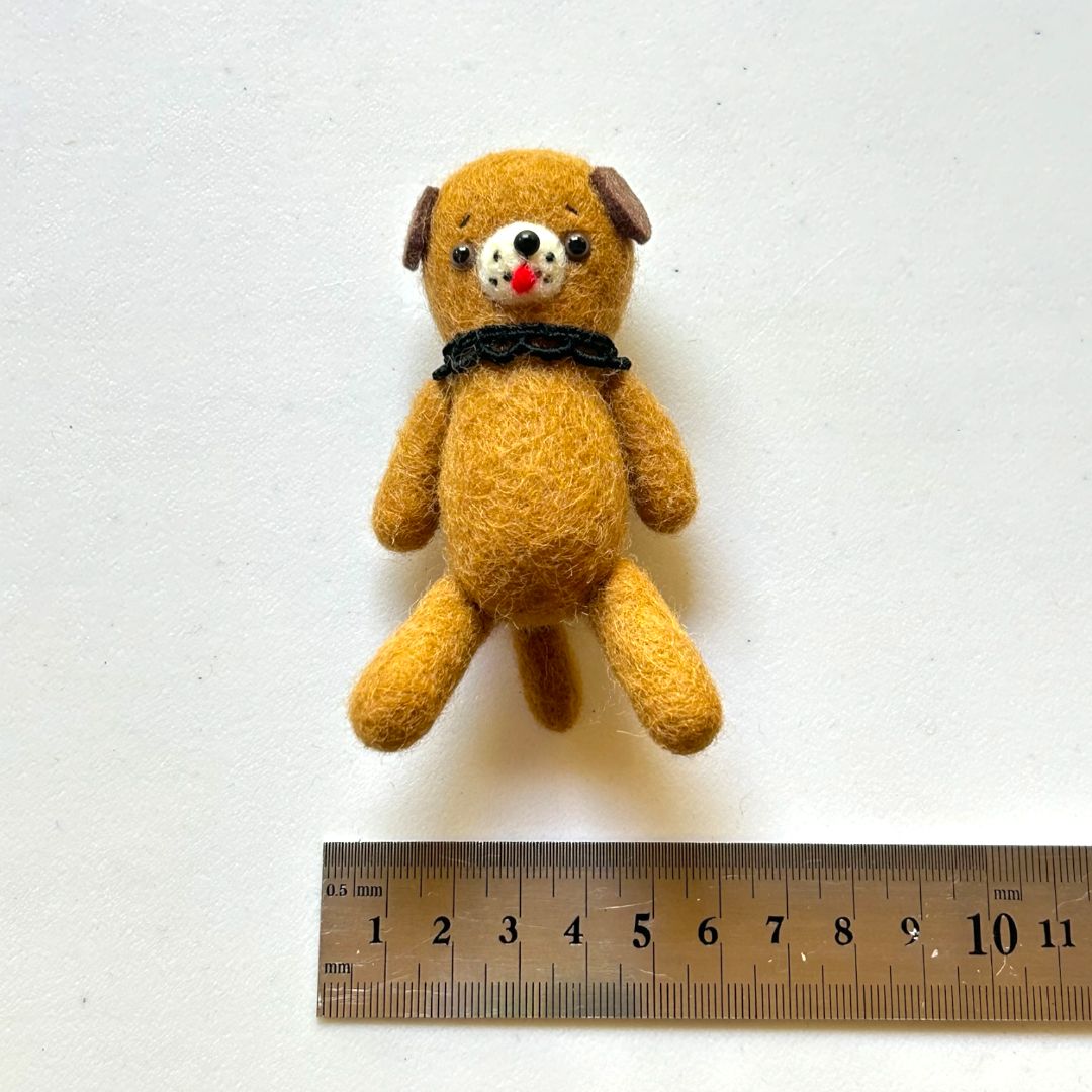 羊毛dollブローチ