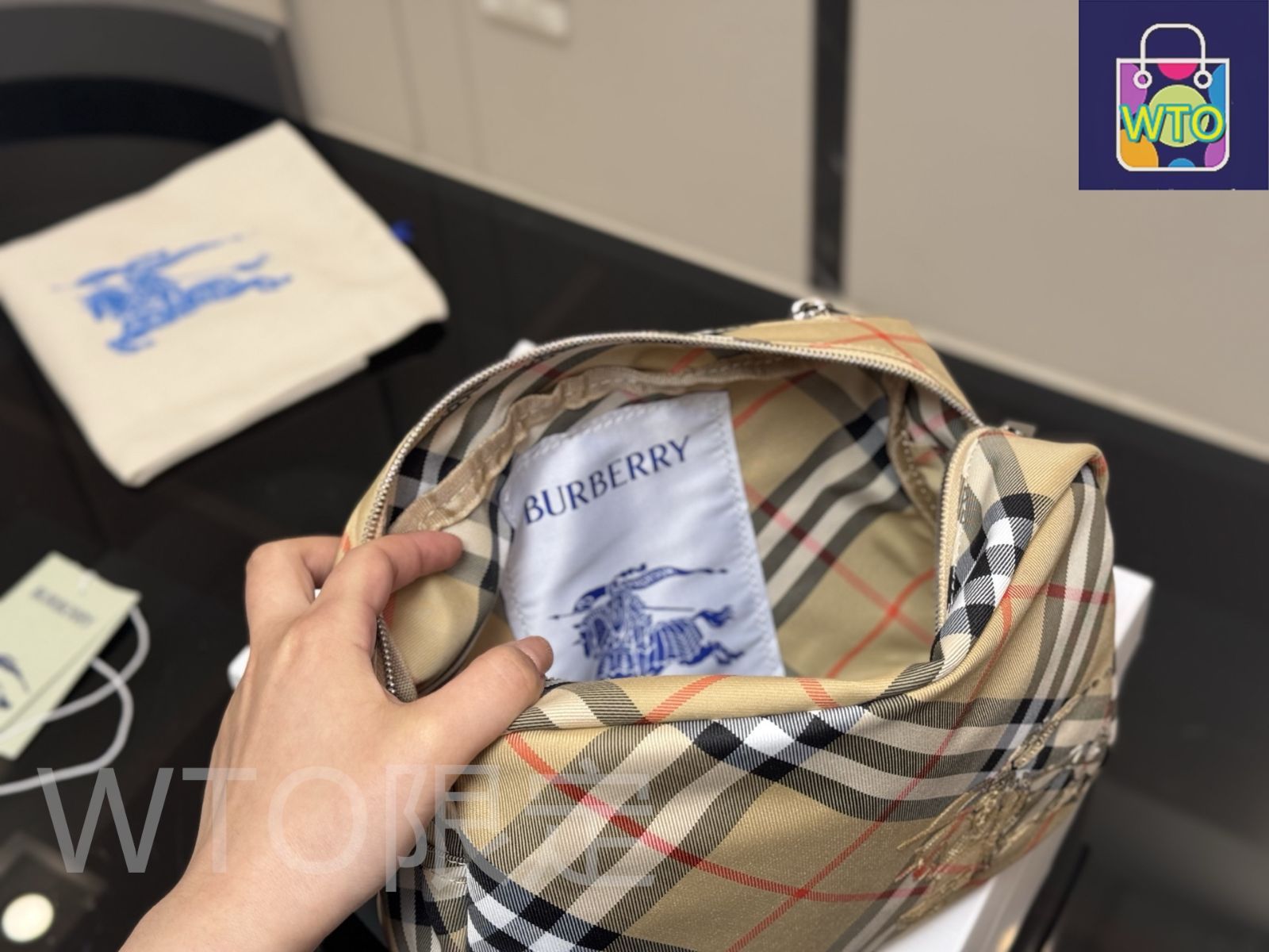 バーバリー　Burberry 新品未使用 今日WTO】Burberry バーバリー 新作カメラバッグ ケース付き