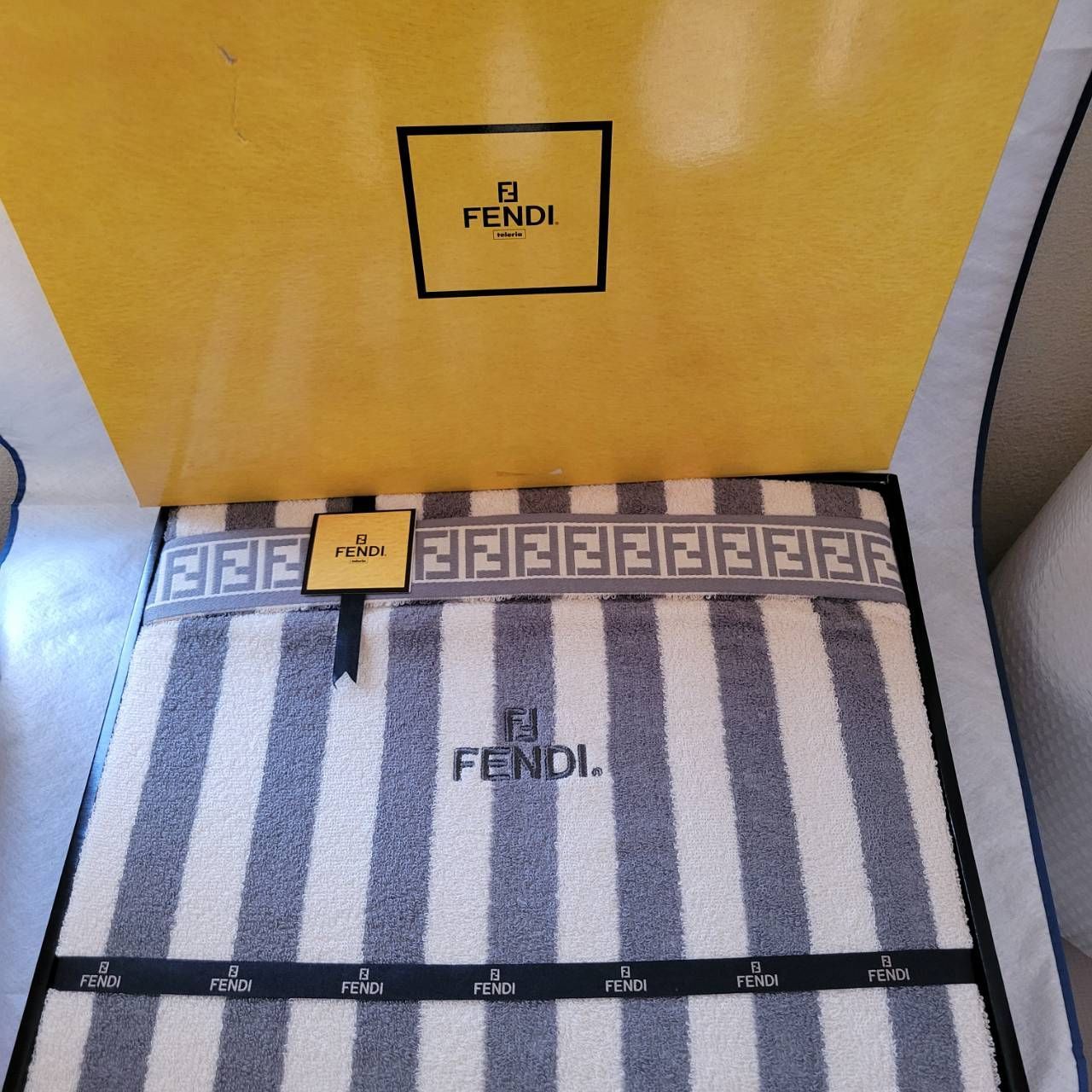 FENDI タオルケット グレー 寝具 フェンディ - メルカリ