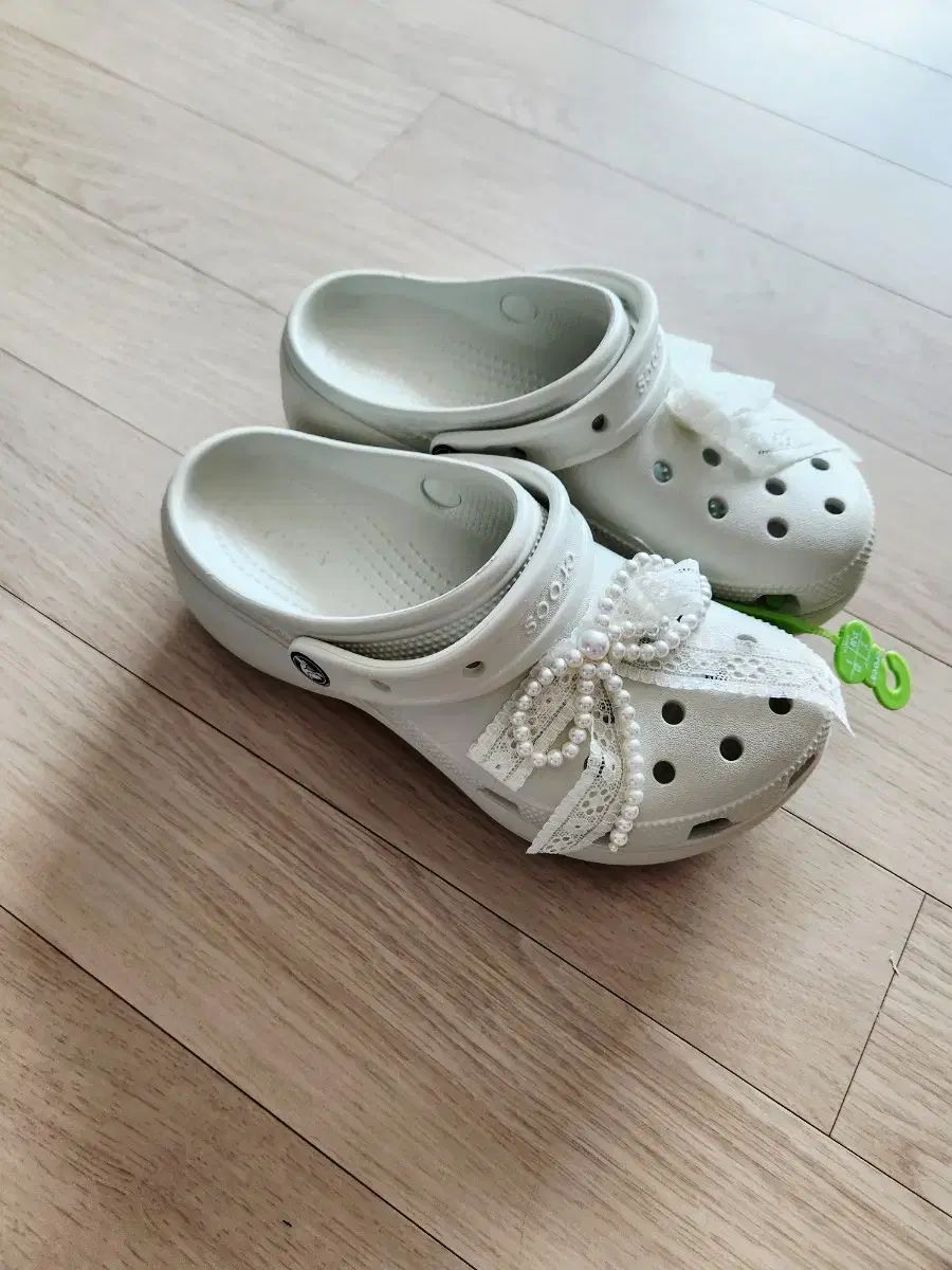crocs クロックス パール レース フラットフォーム 240