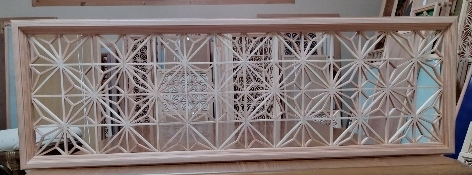 160 麻の葉組子 吹き抜け2枚一組 木製額縁