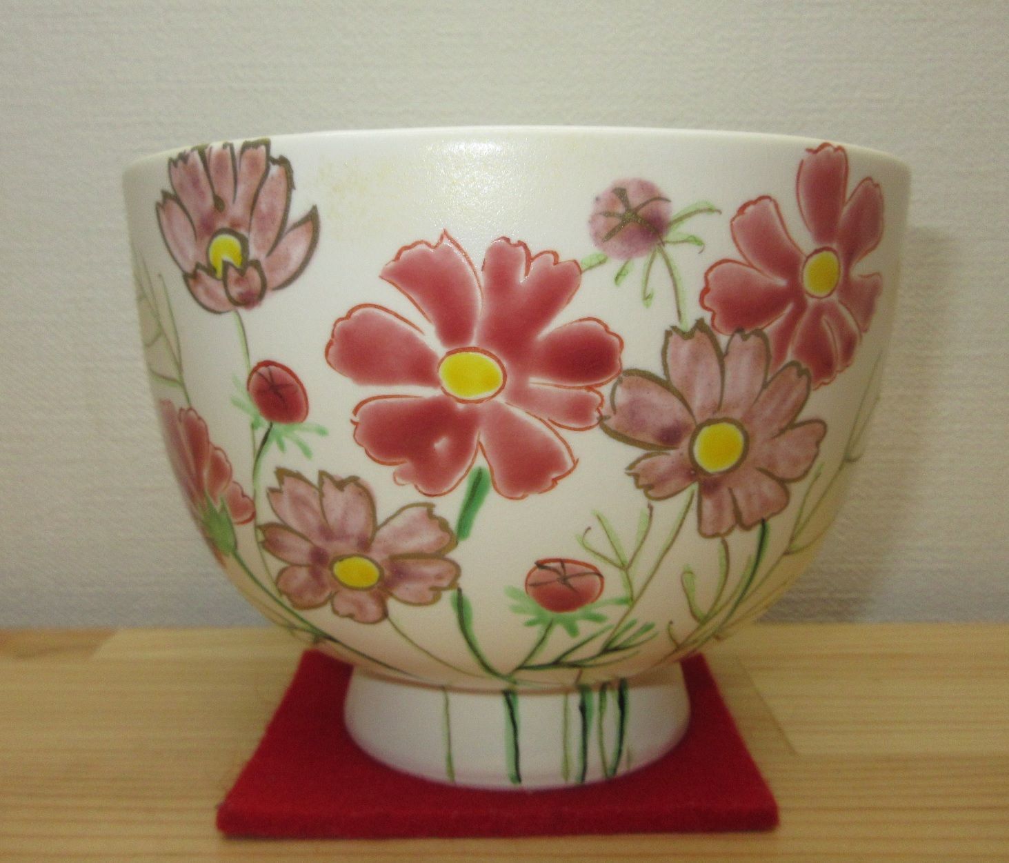 逢絢亭・新品】茶道具 茶碗 京焼 白釉 コスモスの図 秋桜の図 水