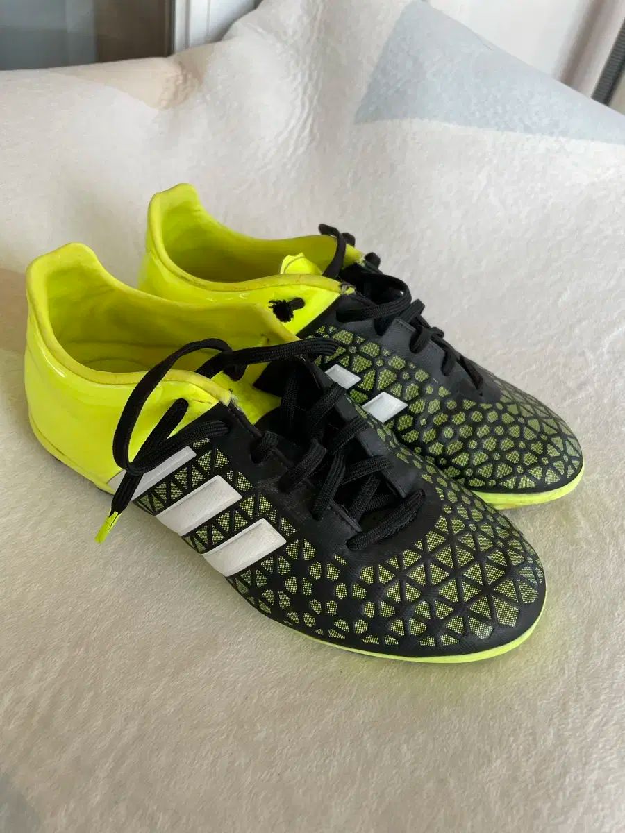 【最安値，定番】 adidas(アディダス) エース 15 3 サッカーシューズ 220 フットサルシューズ