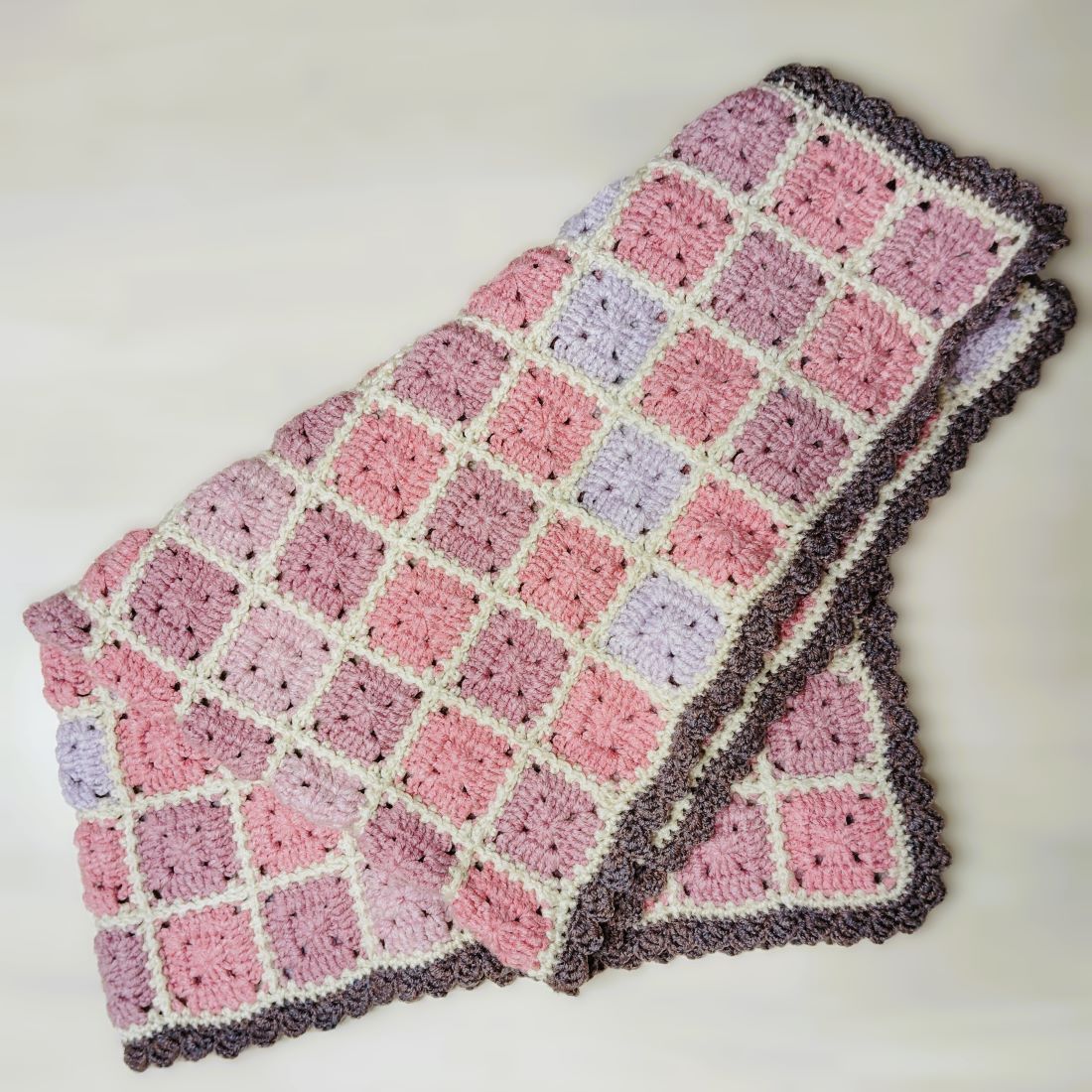 手編み＊マルチカバー＊こたつカバー＊グラニースクエア グラウニー