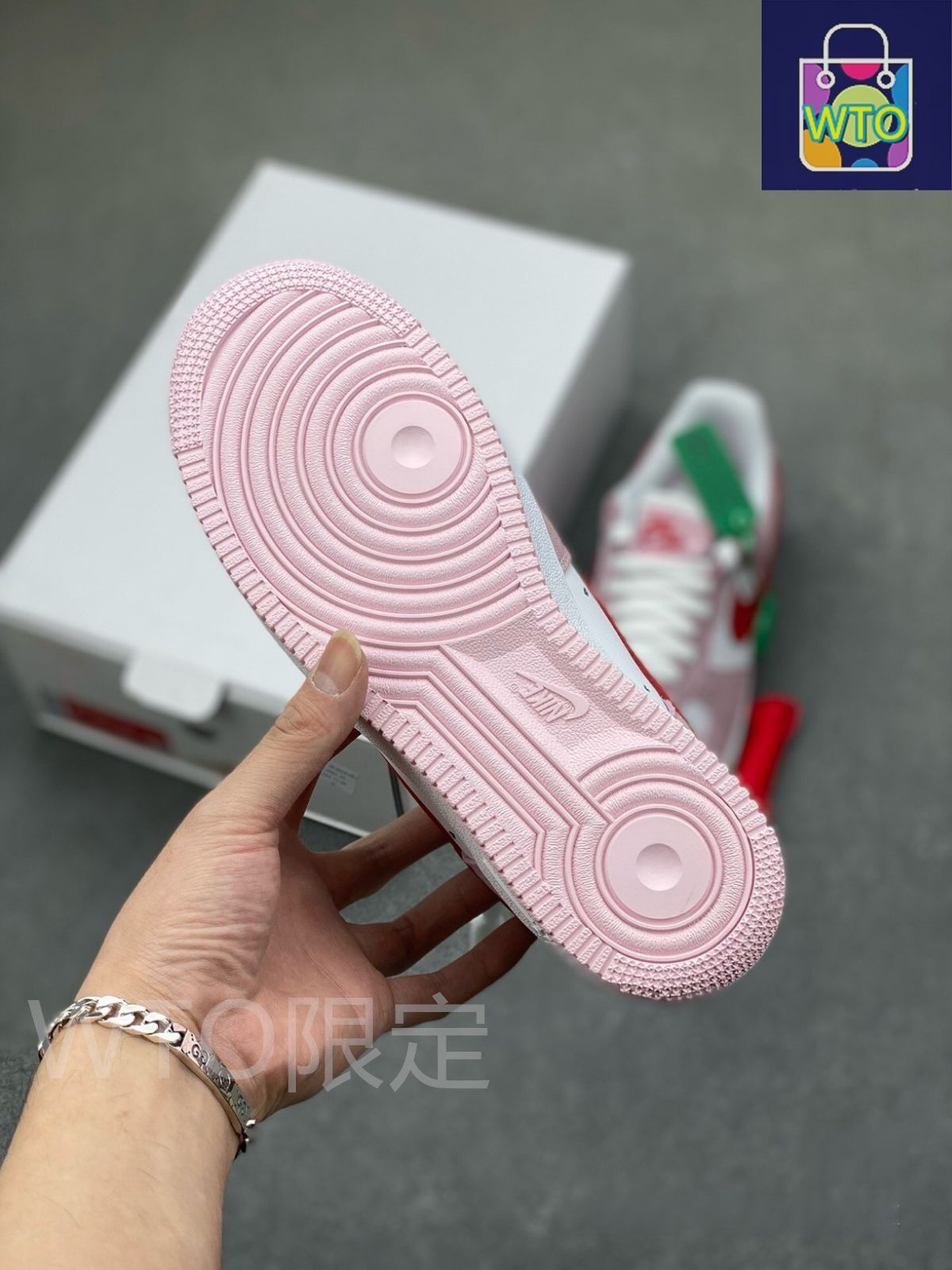 大特価?新品箱付 未使用 NIKE AIR FORCE 1 '07 QS “valentines