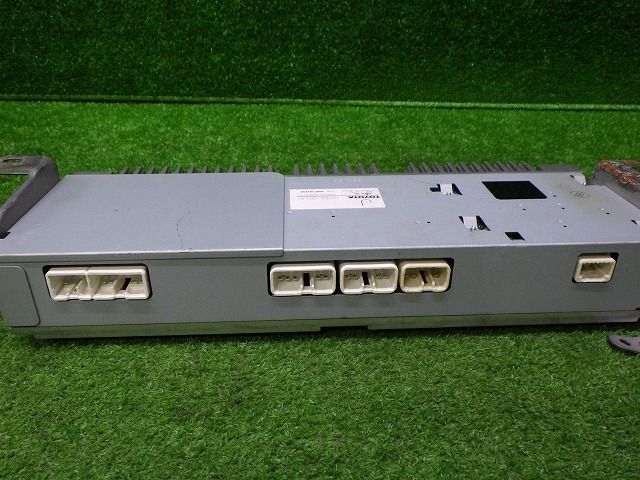 URS206 マジェスタ　オーディオアンプ マジェスタ オーディオアンプ URS206/207 04005-06130 トヨタ