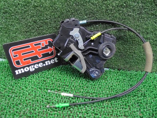 4FK1231 GR6 トヨタ スペイド NCP141 G フロント右ドアロックソレノイド　2070715
