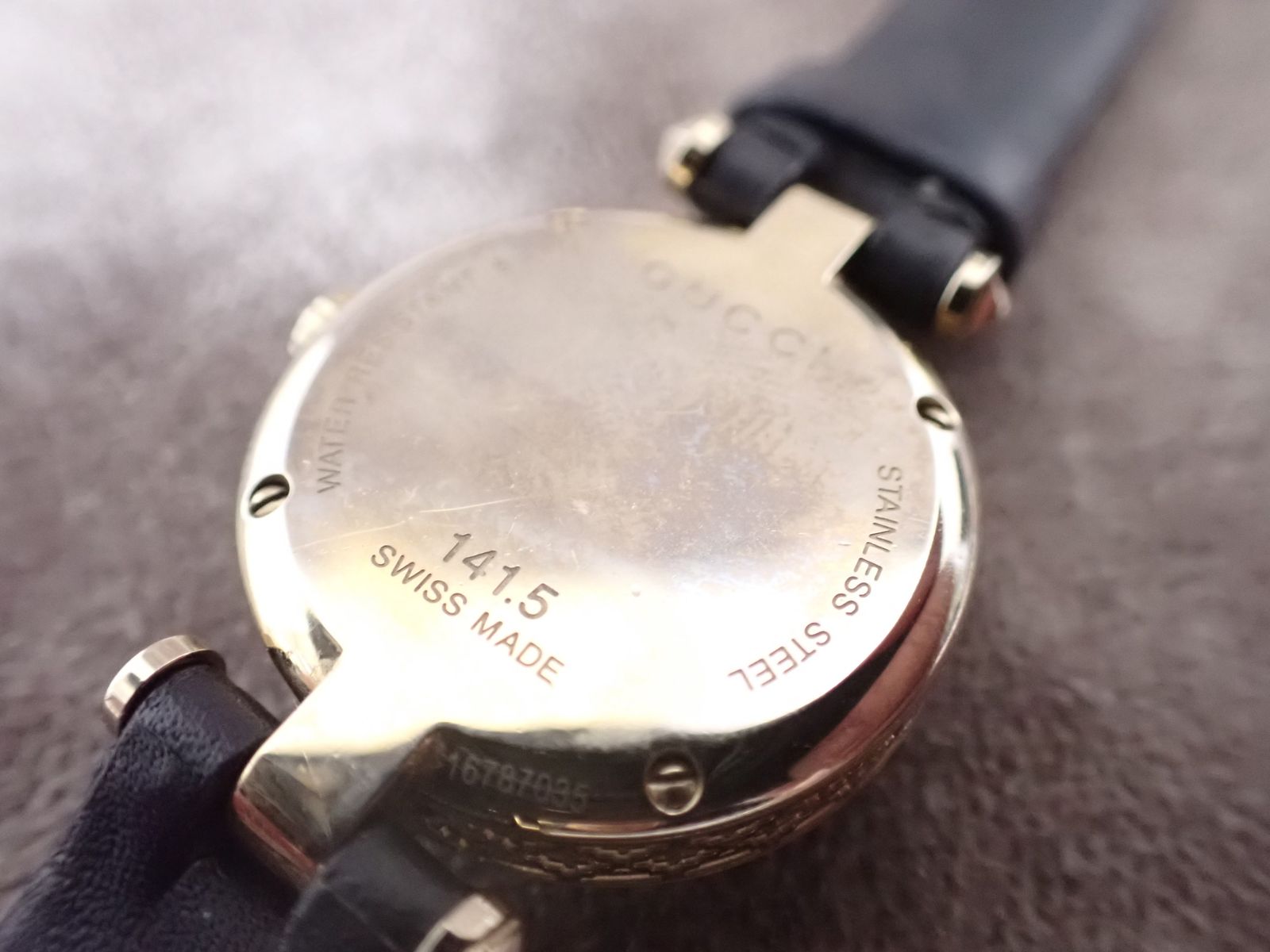 グッチ シェル文字盤