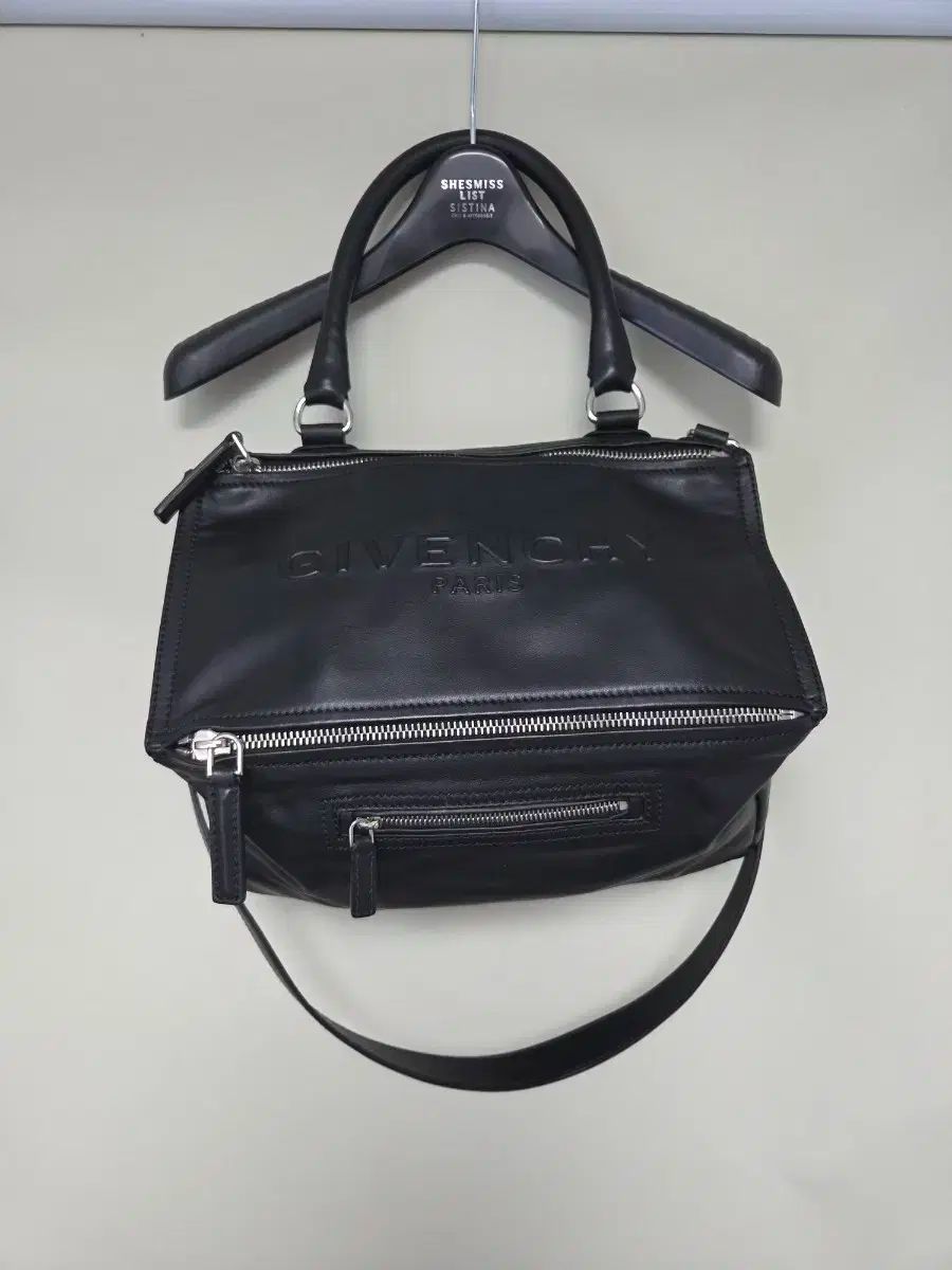 ジバンシー パンドラ ミディアムサイズ スタッズ装飾 ジバンシー パンドラ ミディアムサイズ スタッズ装飾 Givenchy