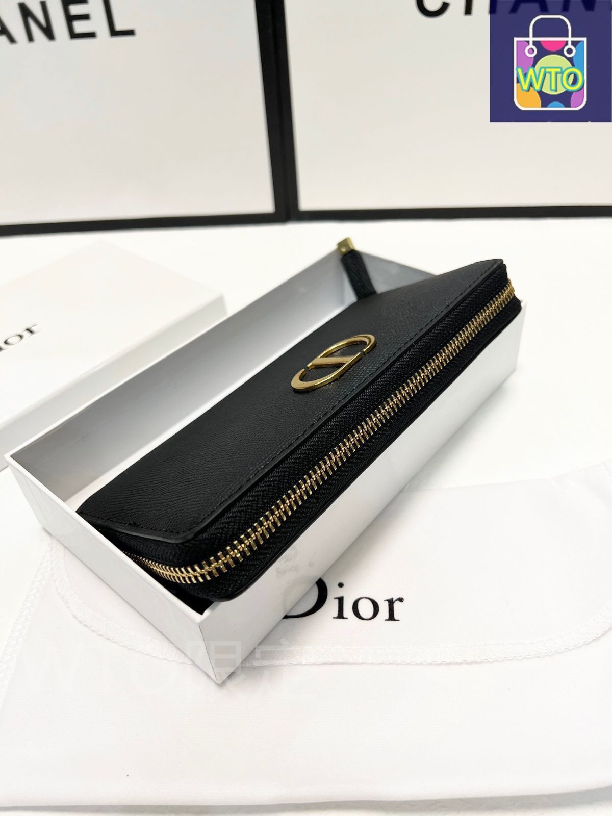 Dior ✳︎ まとめ売り 今日特価】DIOR 人気爆発のモノジップクラッチ！送料無料で今の