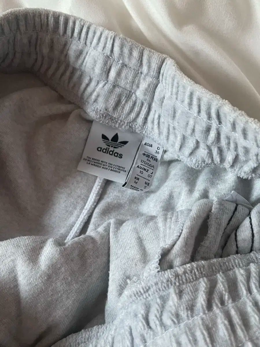 adidas アディダス