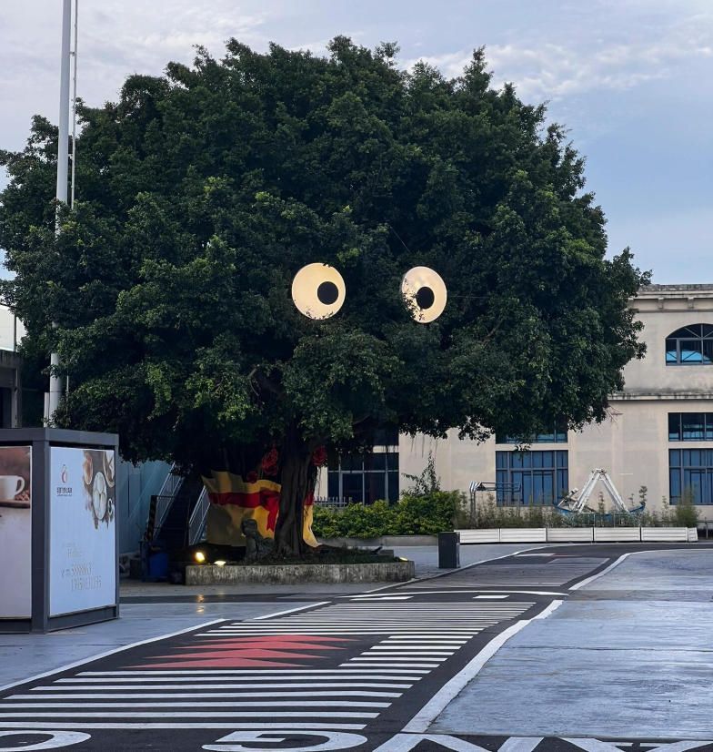 です!目が回るような装飾を施したクリエイティブランプ 大きな木の上で目が回るような表情ランプ直径50cm二つ