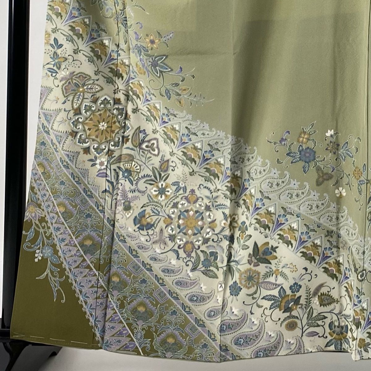 色留袖 身丈160cm 裄丈68cm L 袷 華文 花唐草 刺繍 金彩 灰緑 正絹 秀品 一つ紋