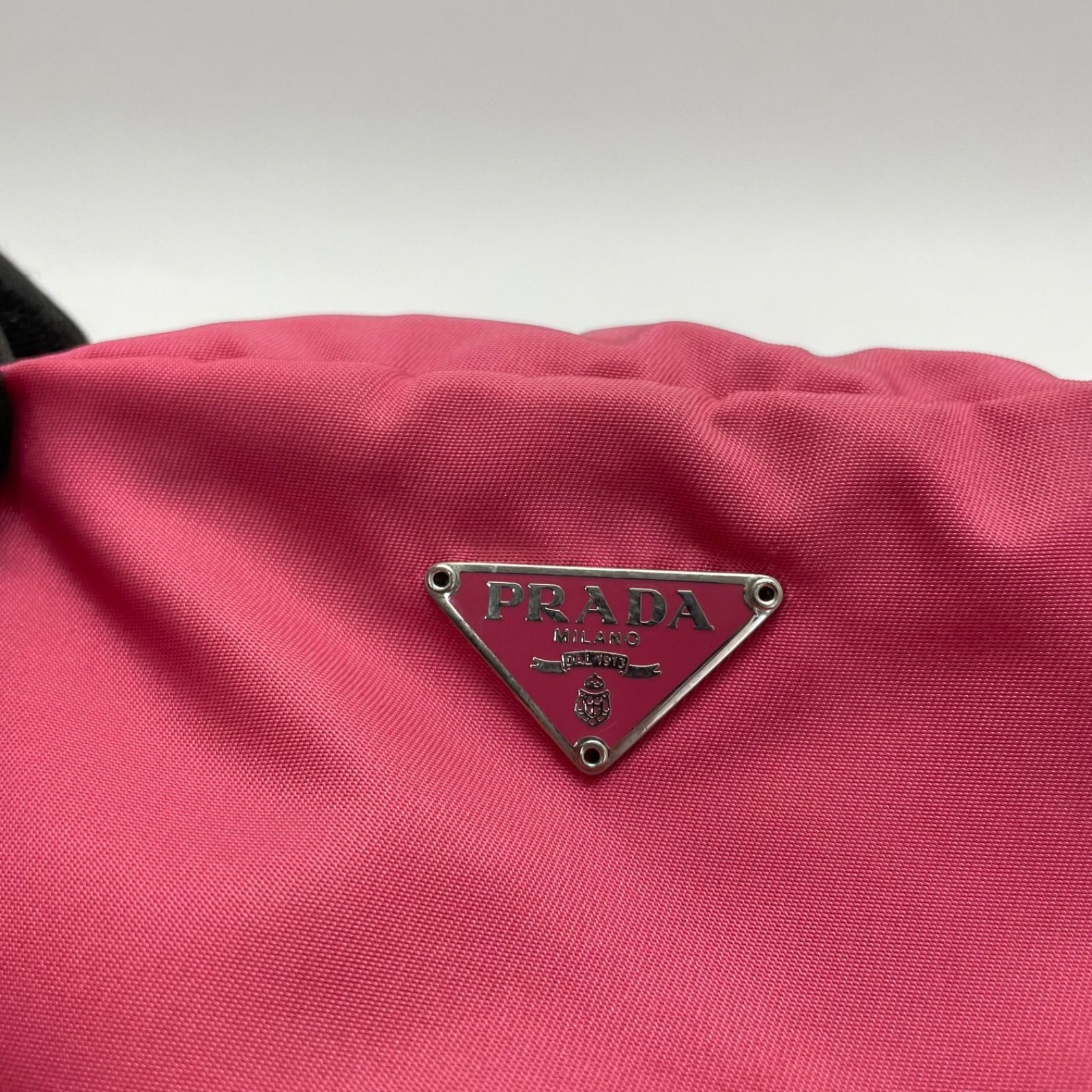 良品　PRADA プラダ　三角ロゴプレート　ピンク　ナイロン　ポーチ　小物入れ 2114 PRADA プラダ 小物入れ ポーチ ピンク トライアングル ロゴ