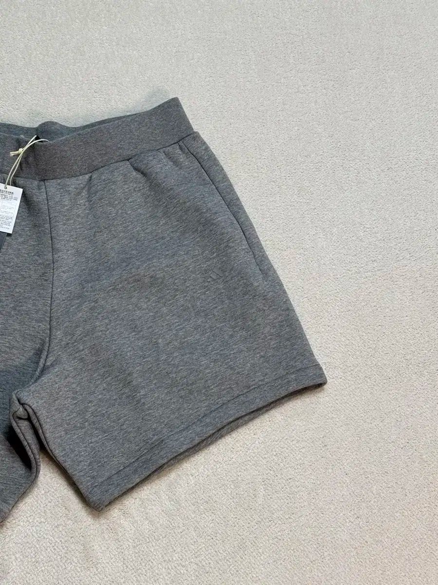 adidas アディダス