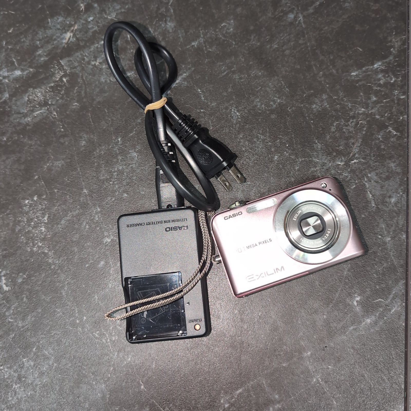 GI3【品】CASIO カシオ EXILM EX-1050 デジカメ コンデジ 人気 カシオ