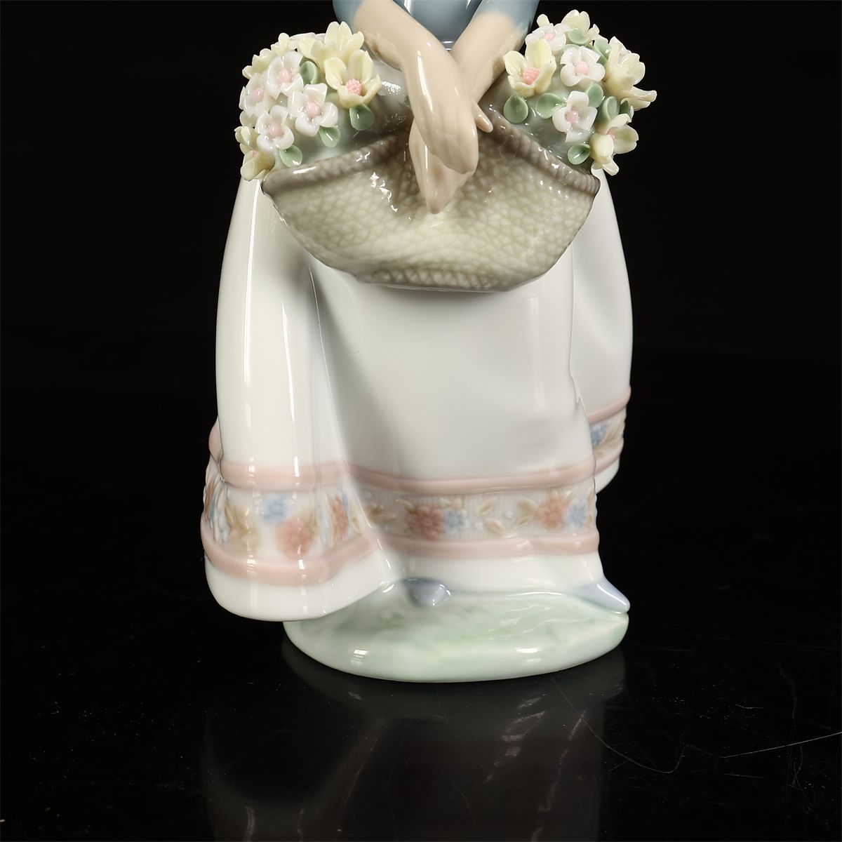 LLADRO 【リヤドロ】 磁器人形 五月の花 美少女 置物 高17㎝／美