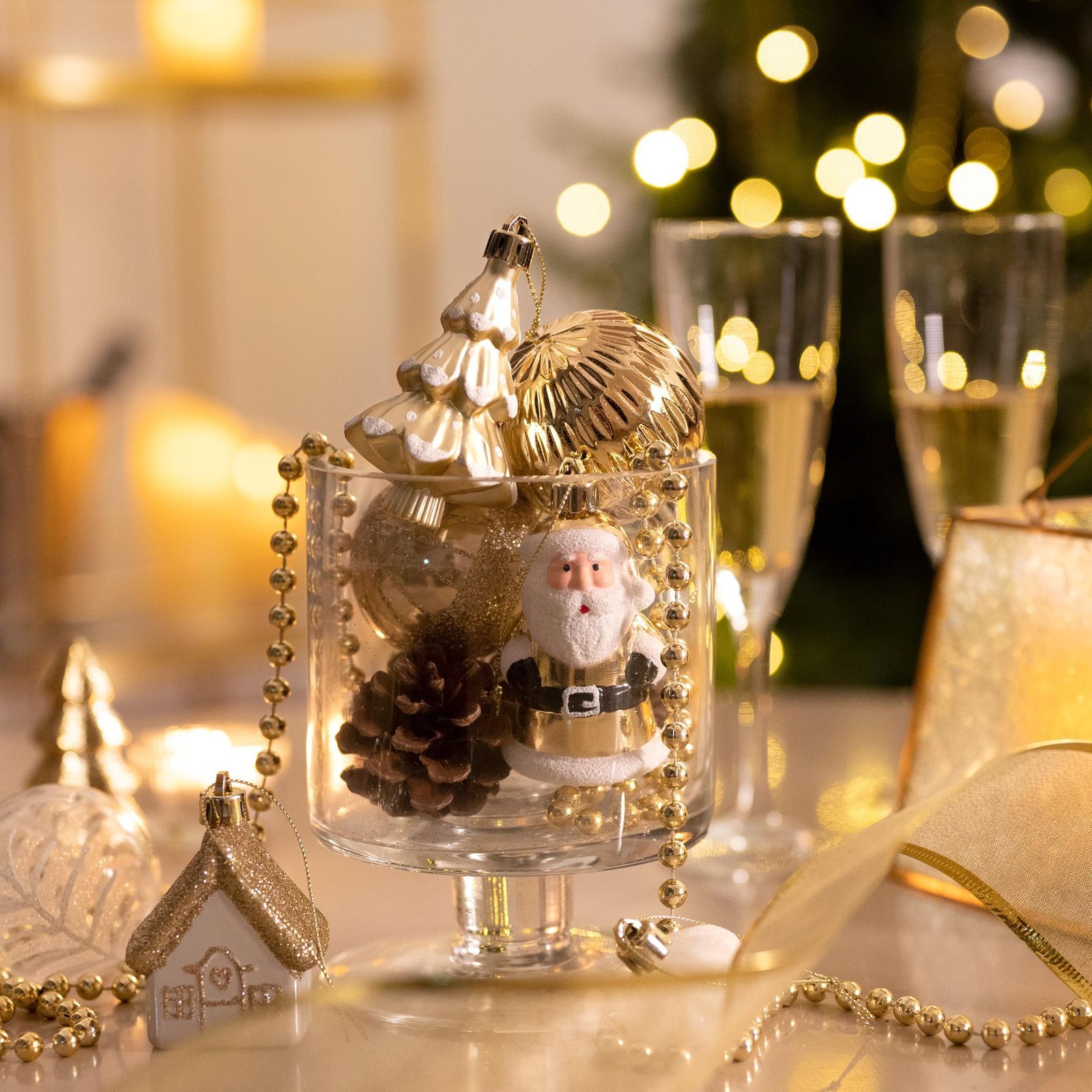 ホワイト・ゴールド) 豪華 北欧風 飾り付け 雑貨 おしゃれ トップスター付き デコレーション ツリー 白と金色 その商品は、北アメリカ風のデザインで、白金色のオーナメントで、直径が8cmで、16個入りです。これらのオーナメントは華奢で華麗なデザ