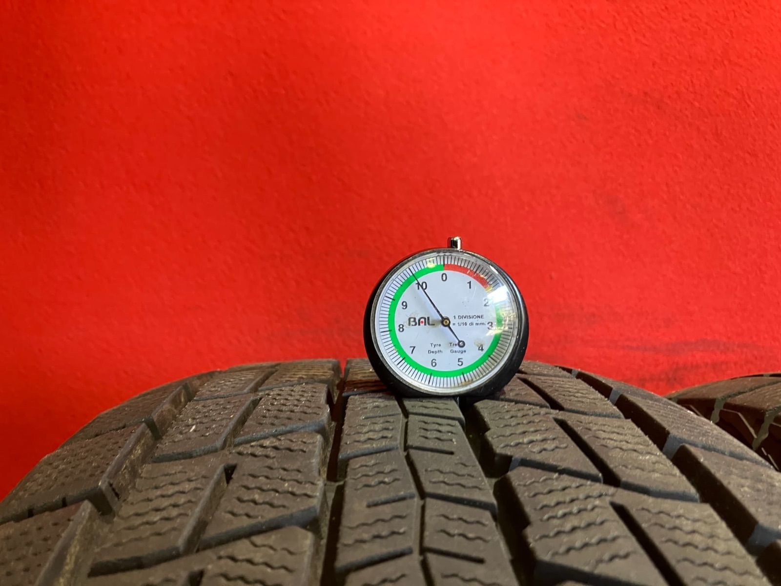 スタッドレスタイヤ 265 60R18 DUNLOP SJ8 4本SET