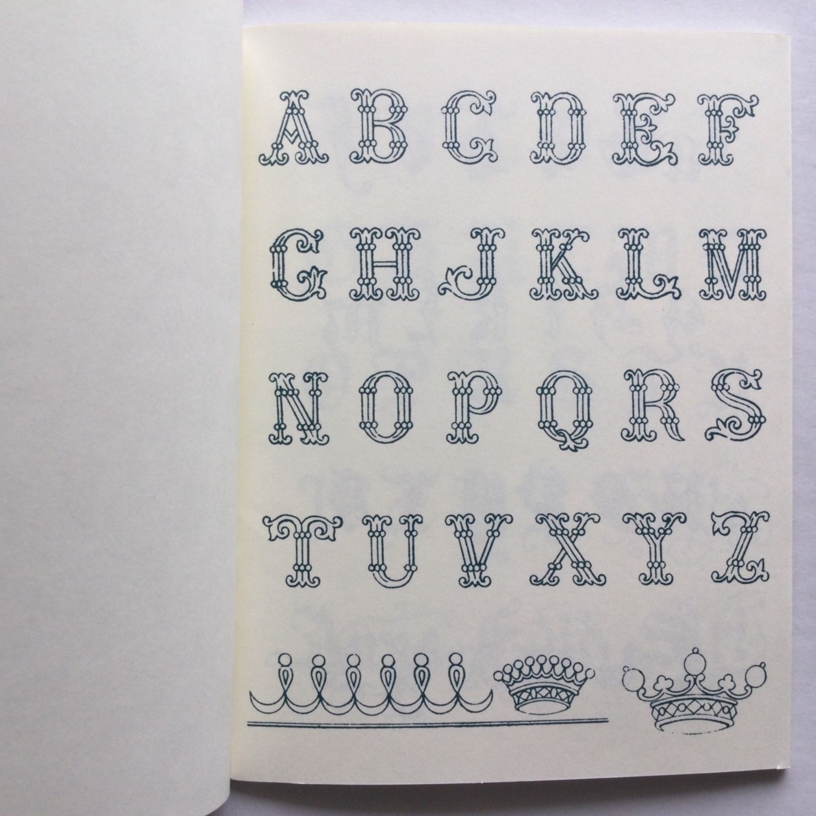 絶版希少 BRODERIE MODERNE 手芸本 刺繍 図案 イニシャル