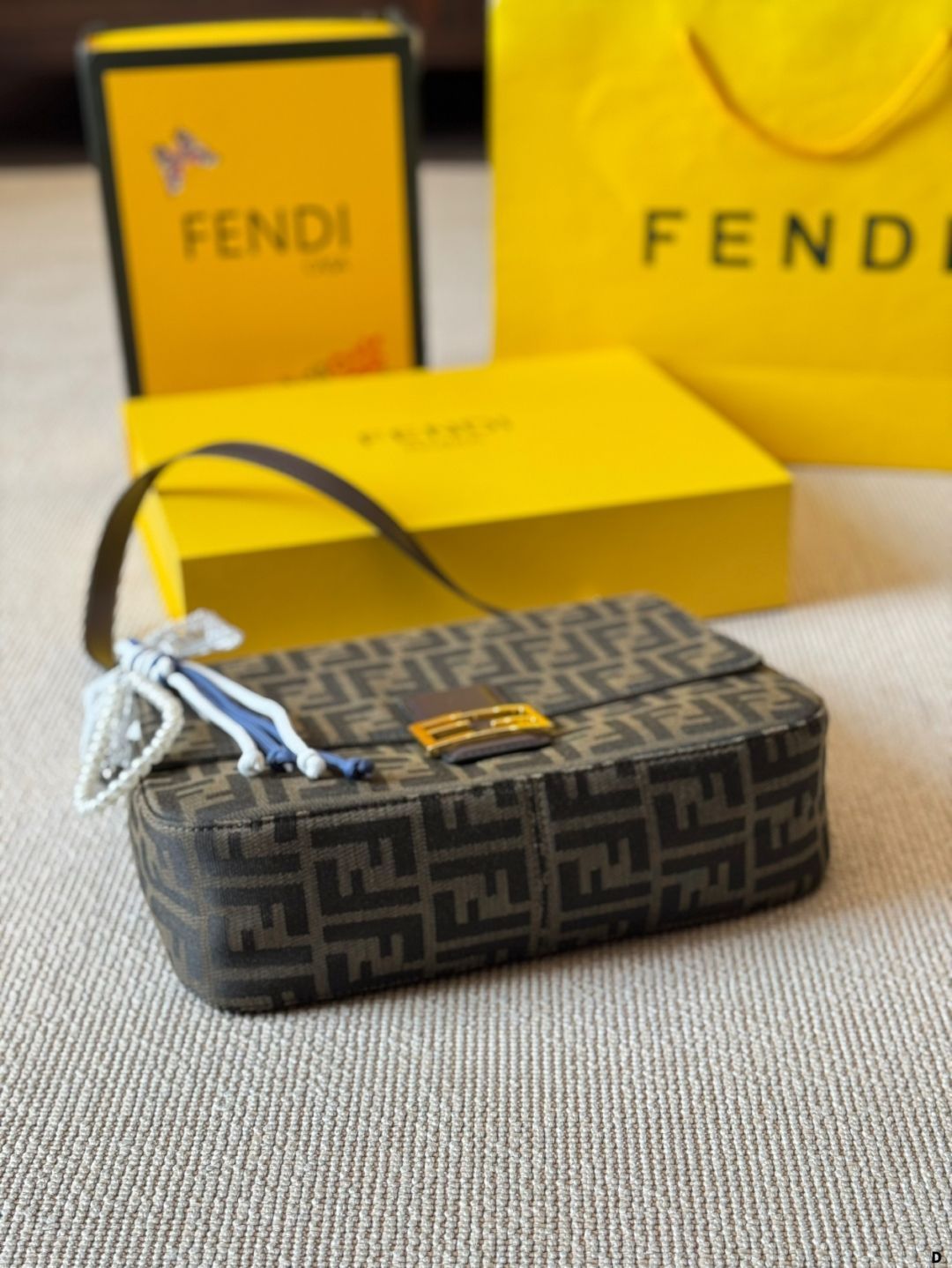 FENDI フェンディ バゲット バッグ ラージサイズ 今日特価】Fendi Baguette フェンディ バゲット バッグ（ラージ
