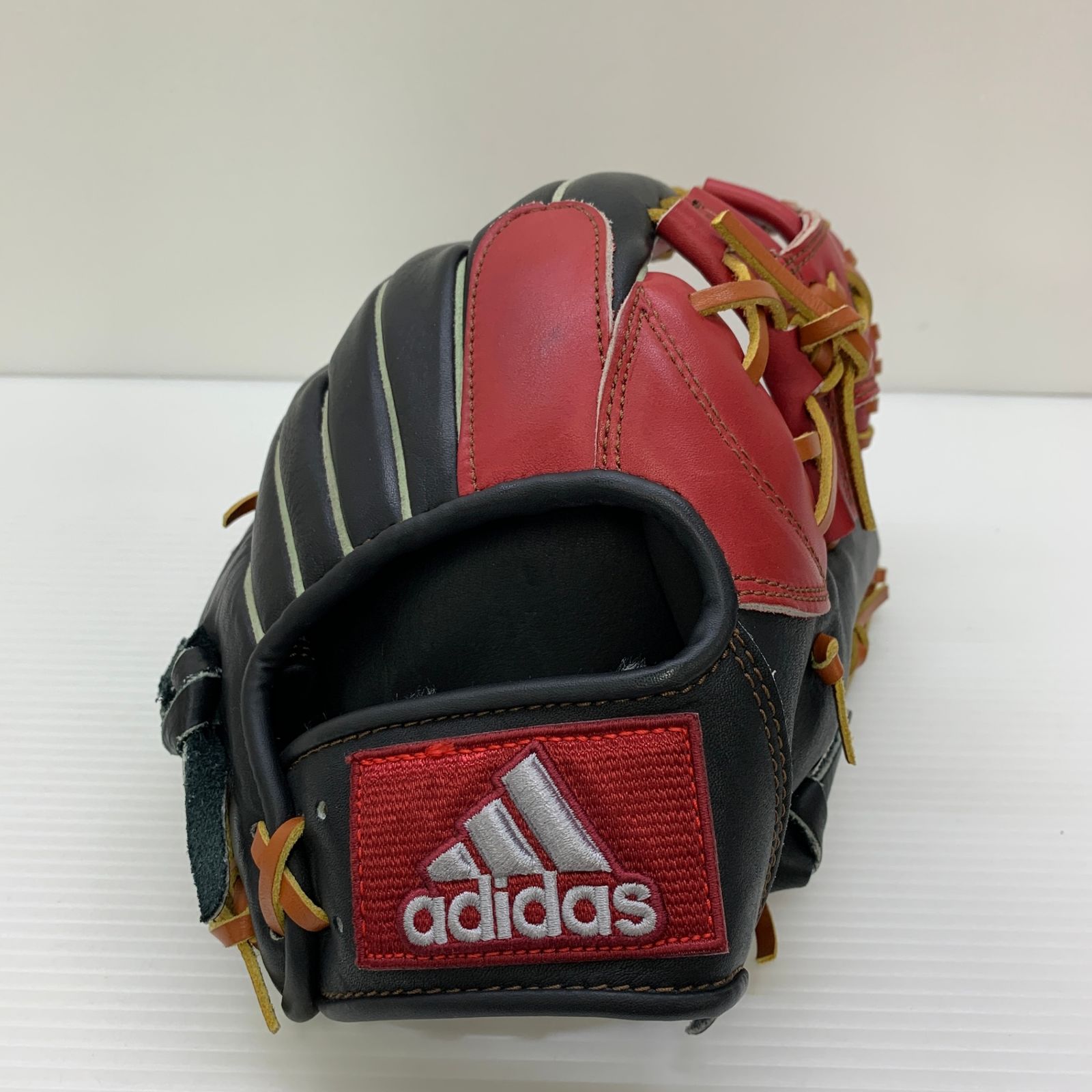 アディダス adidas 軟式 大人 一般 内野手用 グローブ グラブ 右投げ BUE89 品 野球 6290